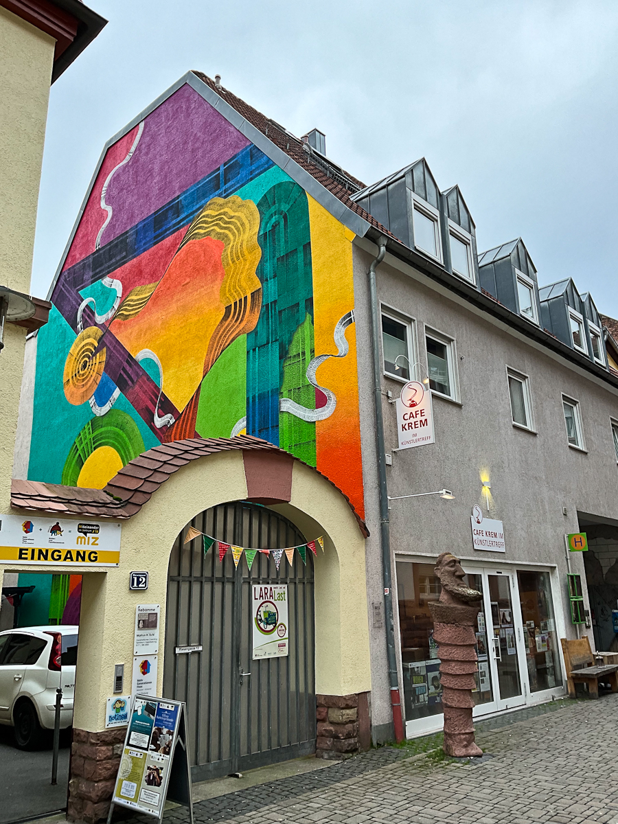Fassadengestaltung, Mural, Aschaffenburg, Engin Dogan Art, Künstlertreff, Cafe Krem, Bernhard Hench, 4 arts project
